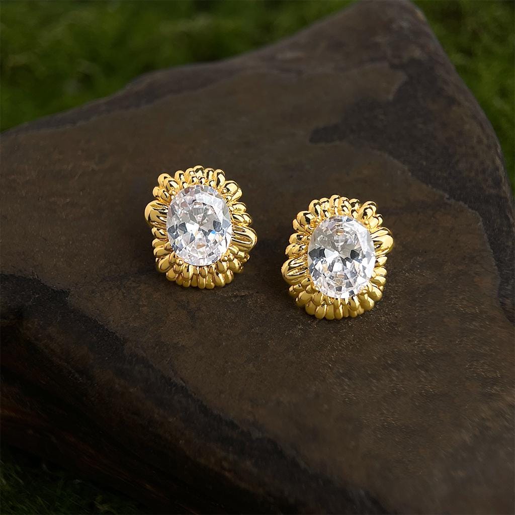 Golden Sunflower Stud Earrings – 18K Gold Plated Floral Earrings