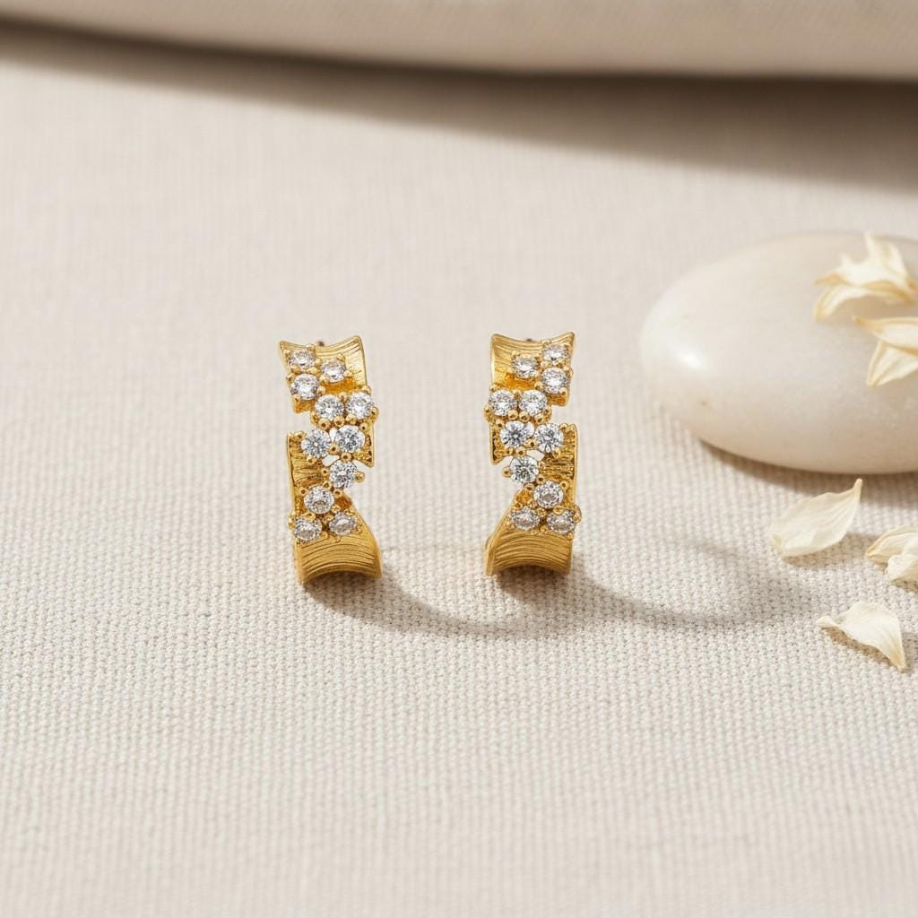 Glimmering Wave Earrings – Essential Collection | Geometric Everyday Jewelry