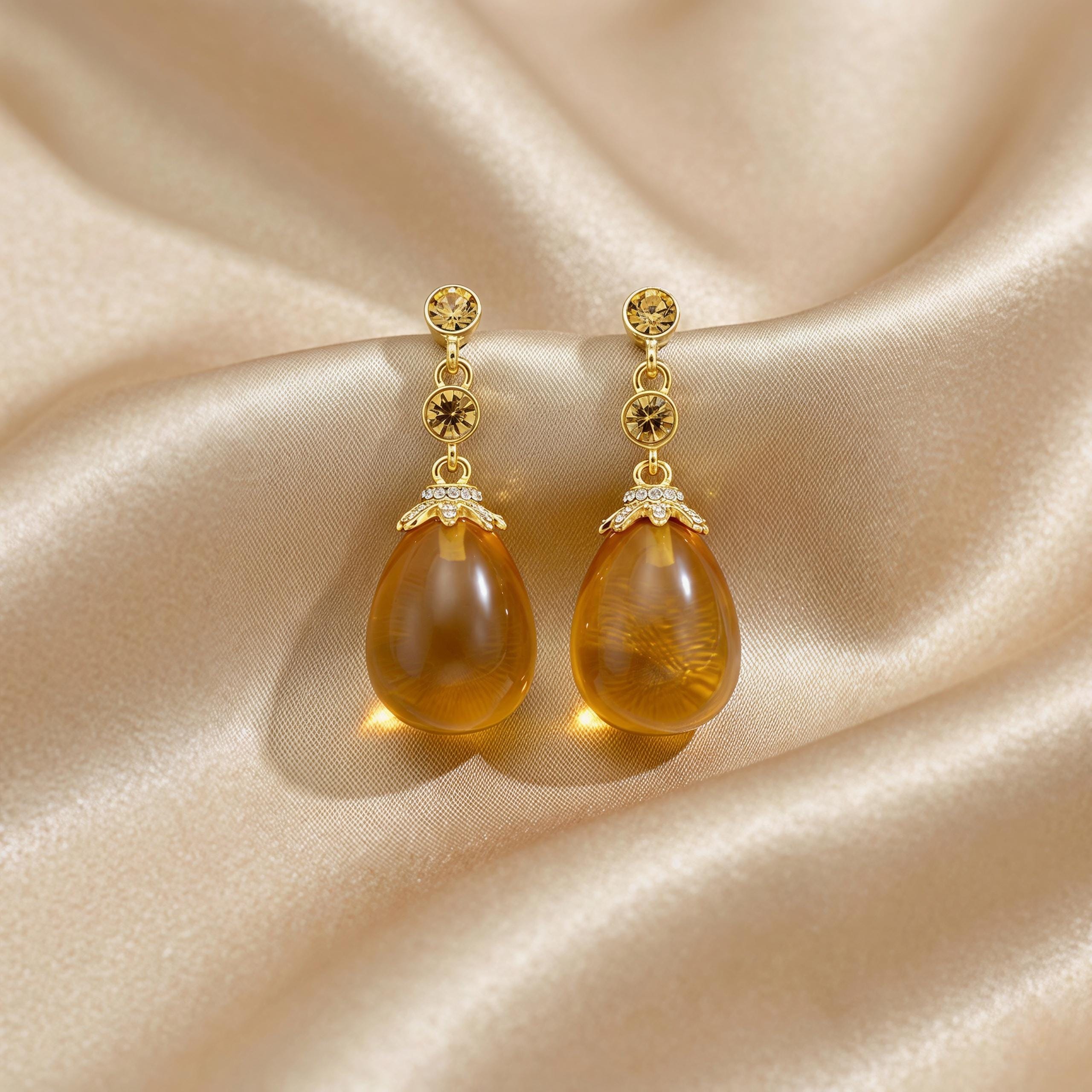 Amber Teardrop Earrings – Vintage Gold Shell & Long Drop Earrings – Elegant Statement Jewelry