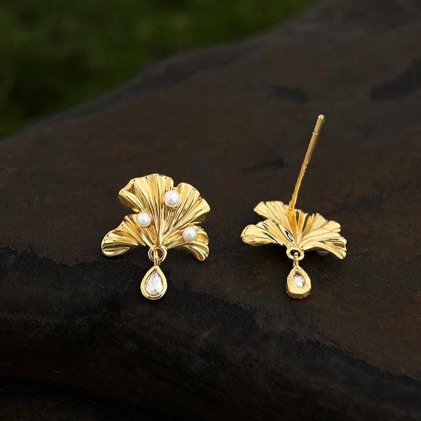Ginkgo Leaf Pearl Earrings – 18K Gold Plated Nature-Inspired Earrings