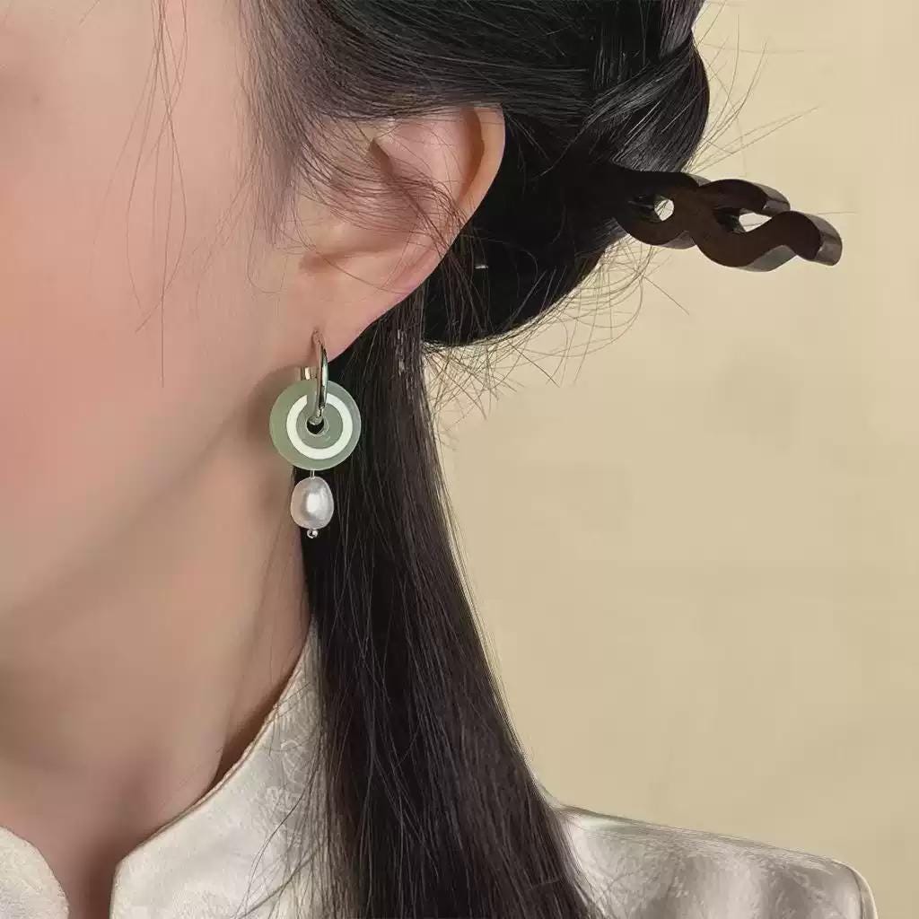 Lotus Mist Earrings – Handmade Green Glass & Freshwater Pearl Hoop Earrings