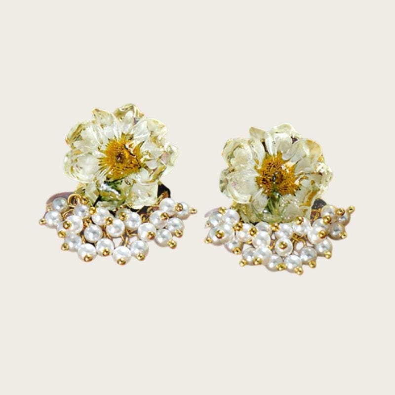 Daisy Flower Earrings – Pink & Ivory Resin Floral Studs – Minimalist Everyday Jewelry