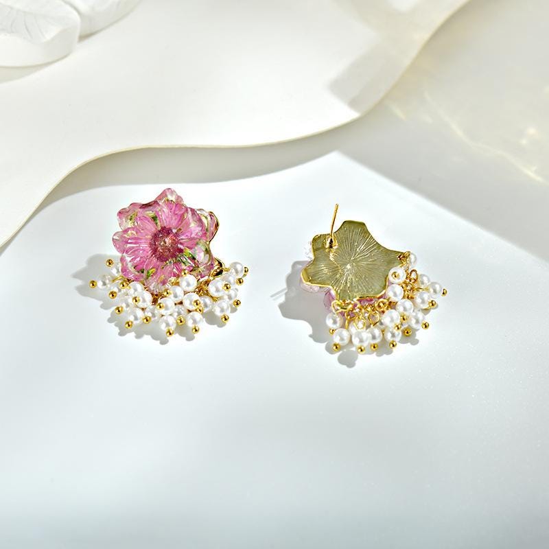 Daisy Flower Earrings – Pink & Ivory Resin Floral Studs – Minimalist Everyday Jewelry