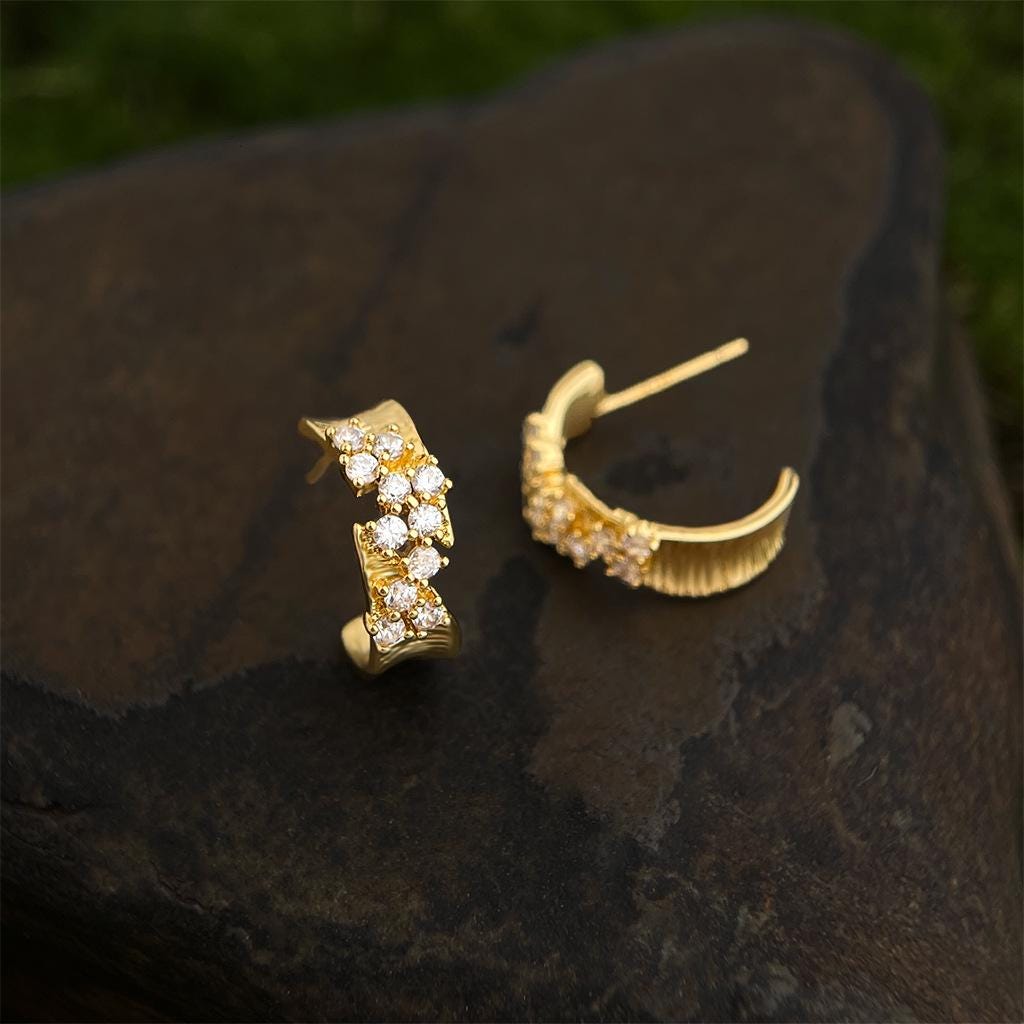 Glimmering Wave Earrings – Essential Collection | Geometric Everyday Jewelry