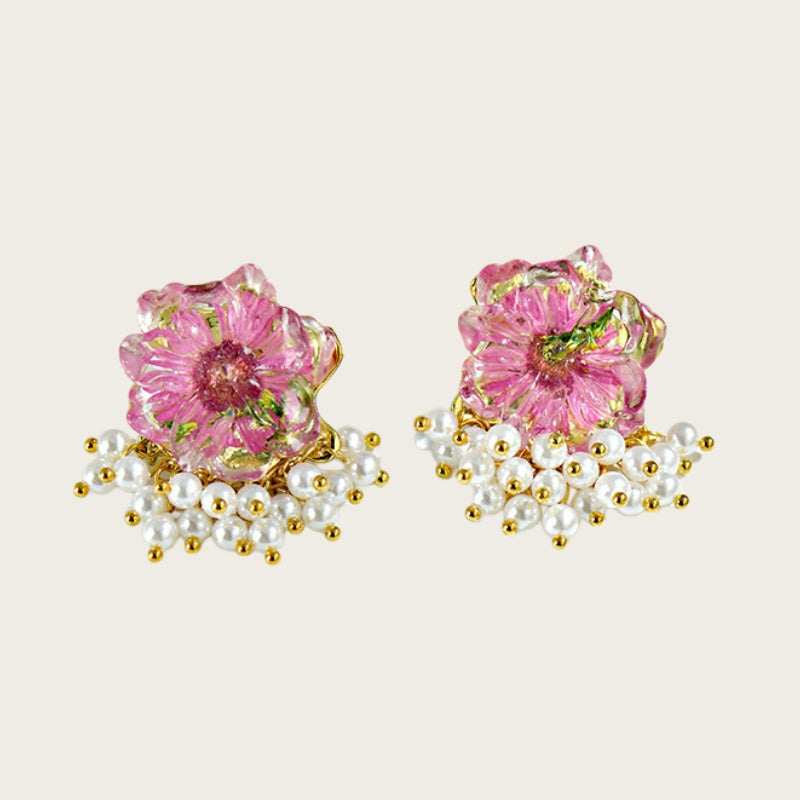 Daisy Flower Earrings – Pink & Ivory Resin Floral Studs – Minimalist Everyday Jewelry