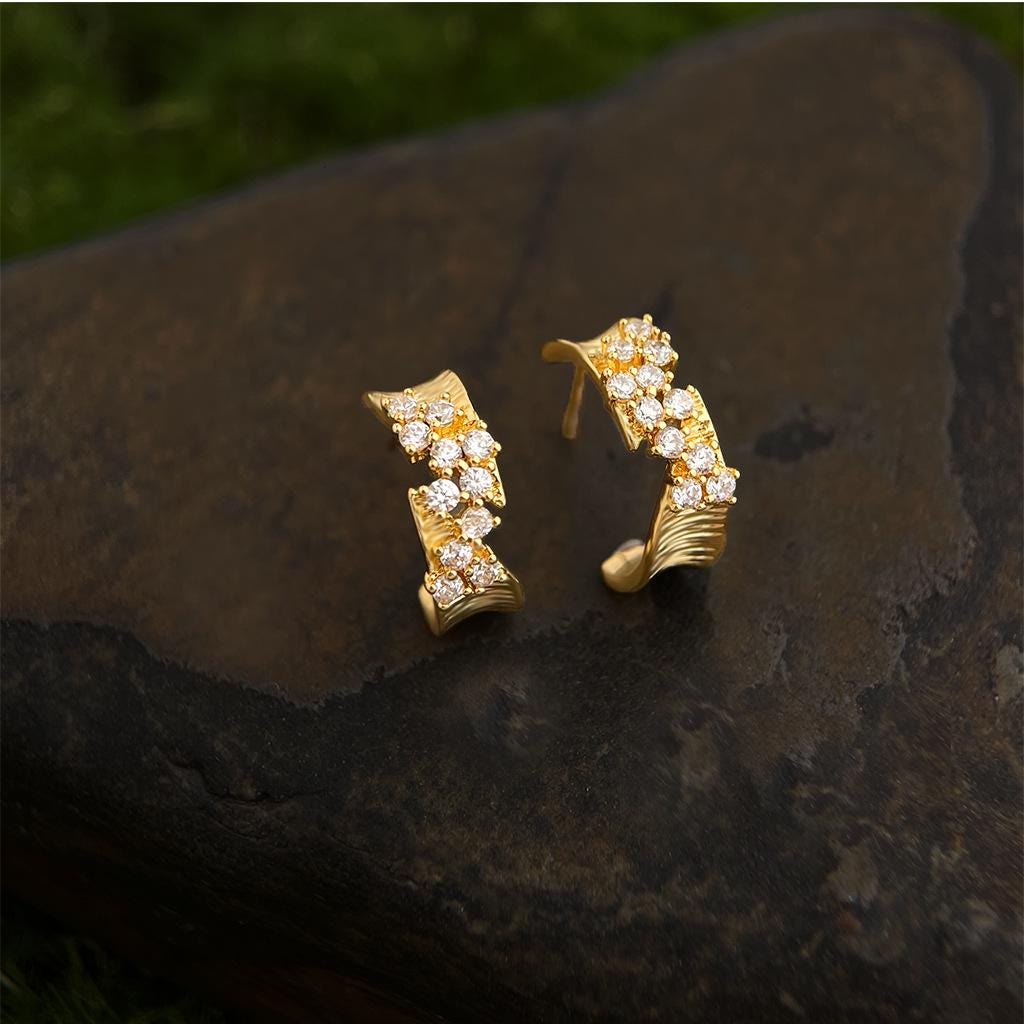 Glimmering Wave Earrings – Essential Collection | Geometric Everyday Jewelry