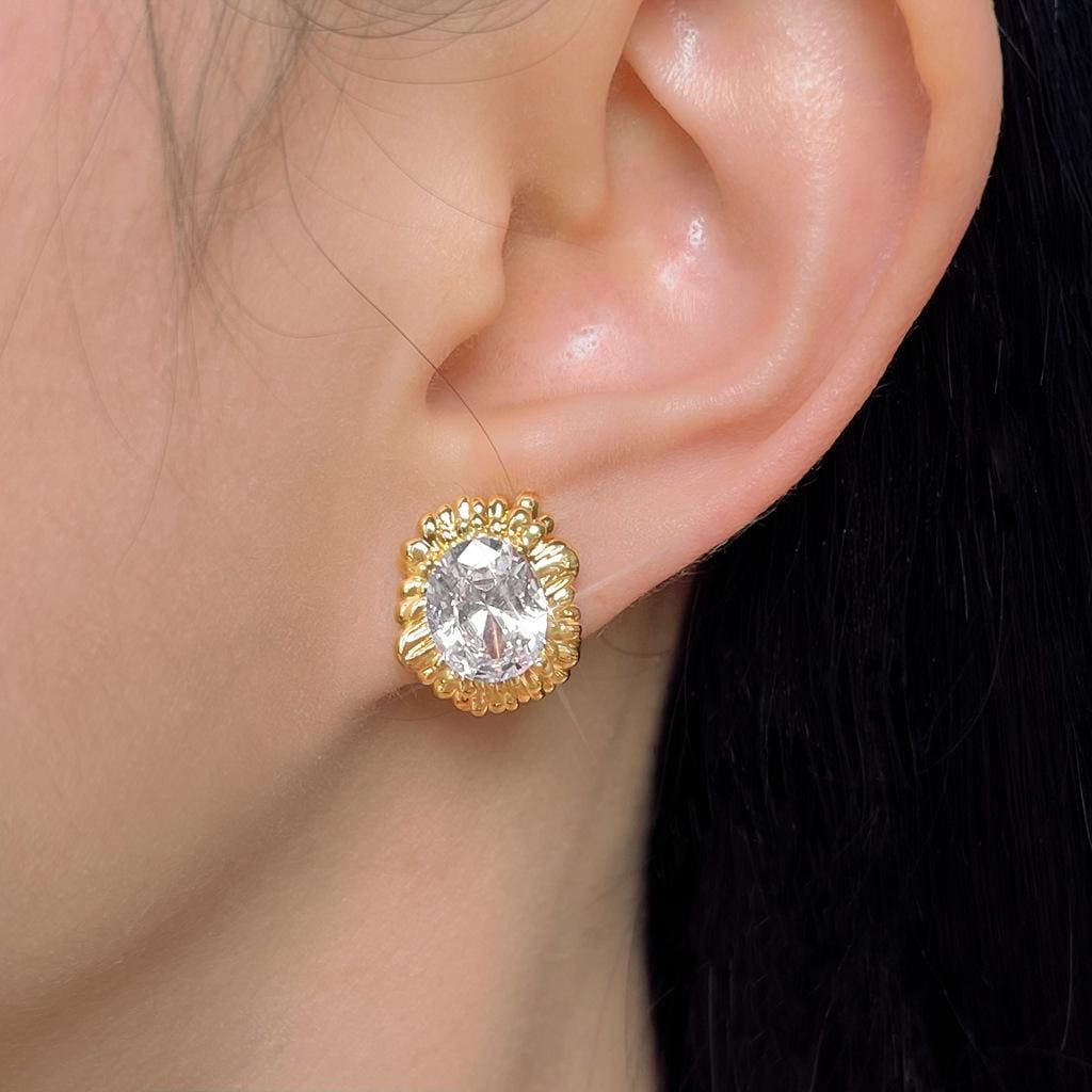 Golden Sunflower Stud Earrings – 18K Gold Plated Floral Earrings