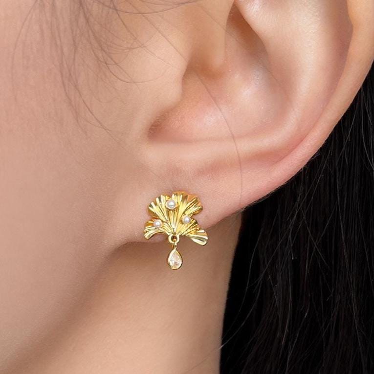 Ginkgo Leaf Pearl Earrings – 18K Gold Plated Nature-Inspired Earrings