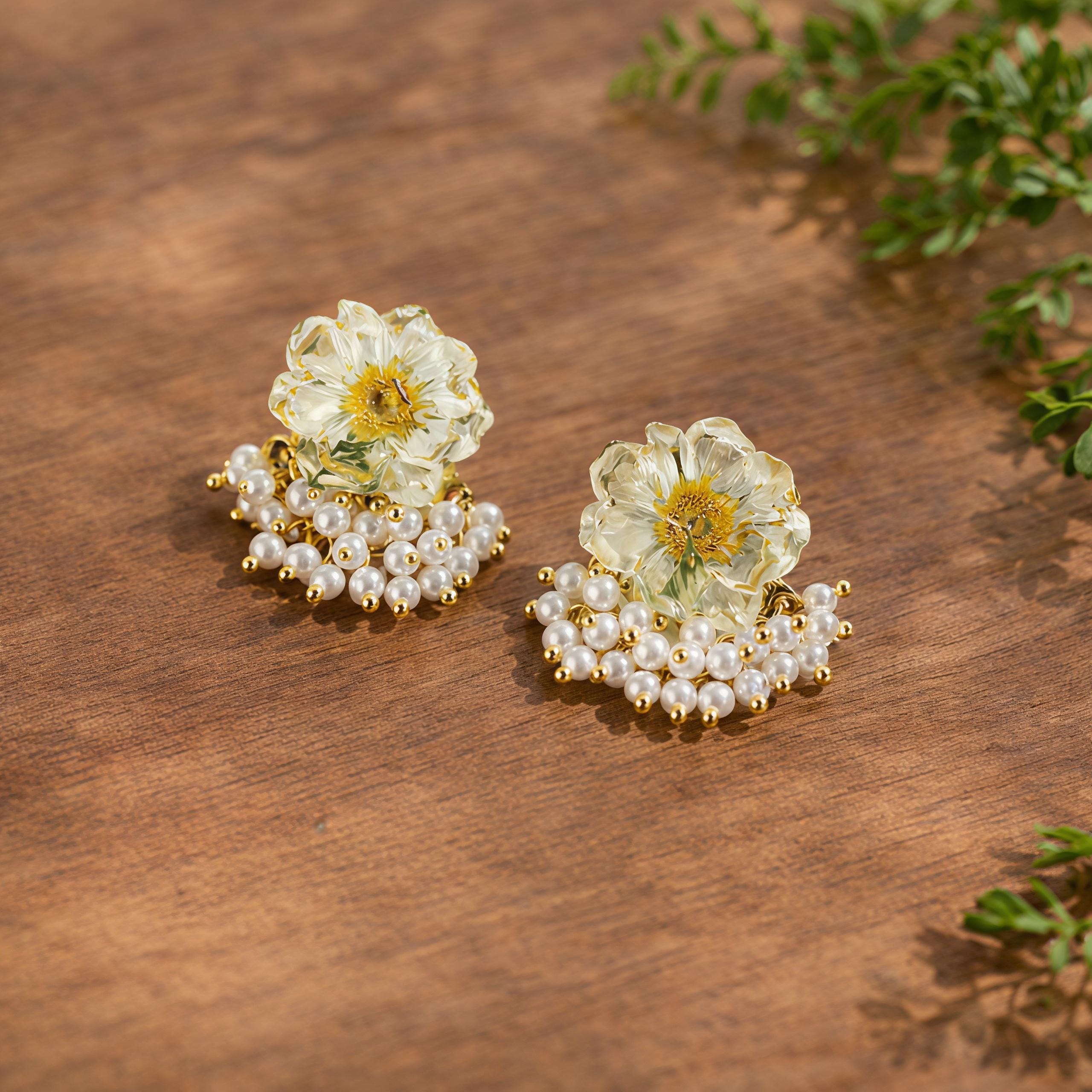 Daisy Flower Earrings – Pink & Ivory Resin Floral Studs – Minimalist Everyday Jewelry
